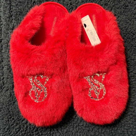 VICTORIA'S SECRET Luxe Plush Closed-Toe Slippers SZ S -Red NEW - Picture 3 of 12